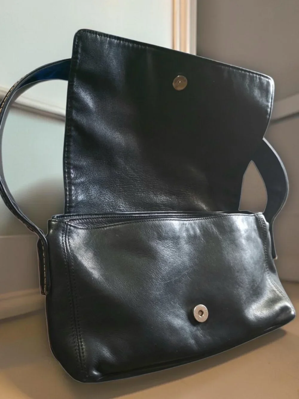 EUC MARCO BUGGIANI VTG Black Leather Full Front Flap with Top Stitching Satchel